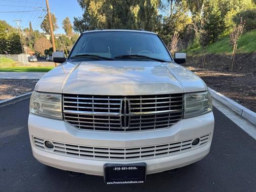 2008 Lincoln Navigator Base