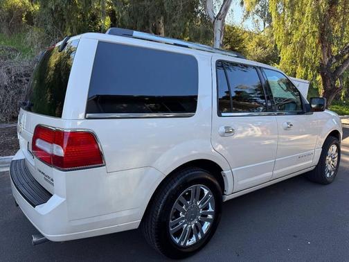 2008 Lincoln Navigator Base