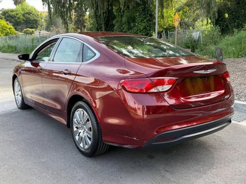 2016 Chrysler 200 LX