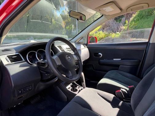 2012 Nissan Versa 1.8 S