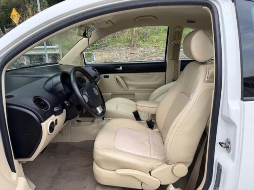 2009 Volkswagen New Beetle S