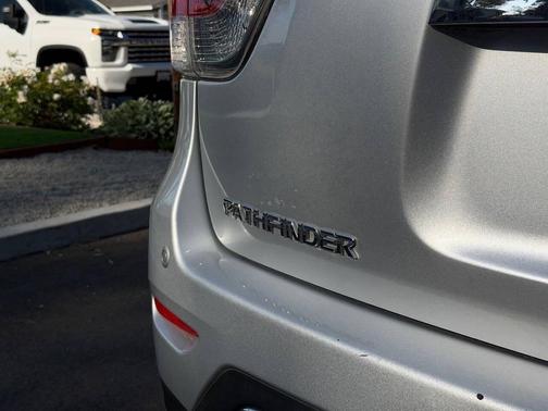 2013 Nissan Pathfinder SV