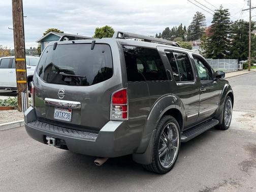 2008 Nissan Pathfinder LE