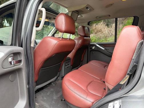 2008 Nissan Pathfinder LE