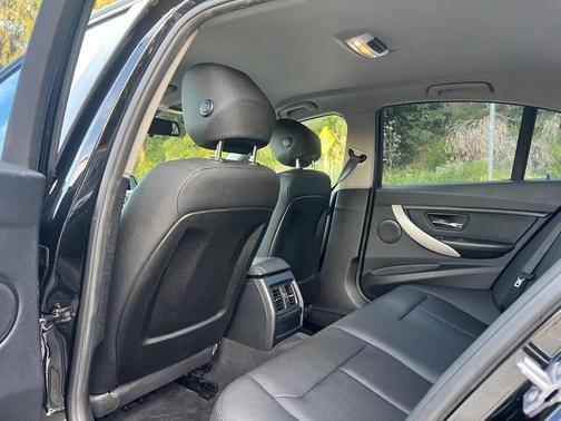 Black Sapphire Metallic 2015 BMW 320 i