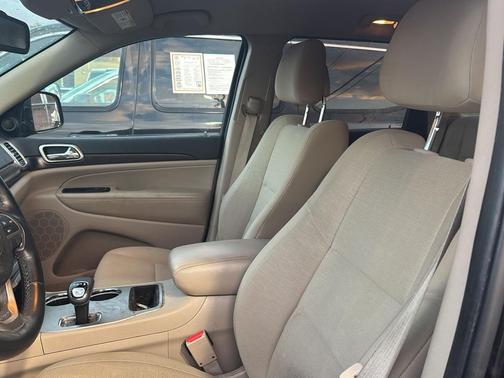 Brilliant Black Crystal Pearlcoat 2014 Jeep Grand Cherokee Laredo