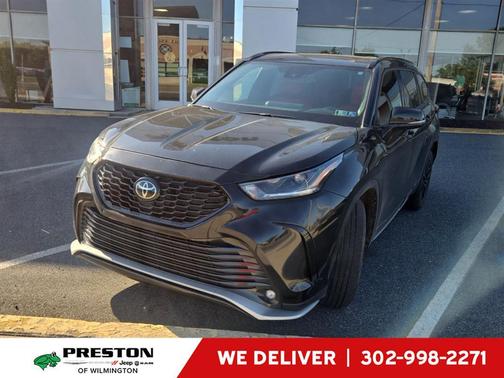 Midnight Black Metallic 2024 Toyota Highlander XSE