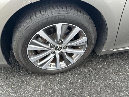 2020 Lexus ES 300h Base