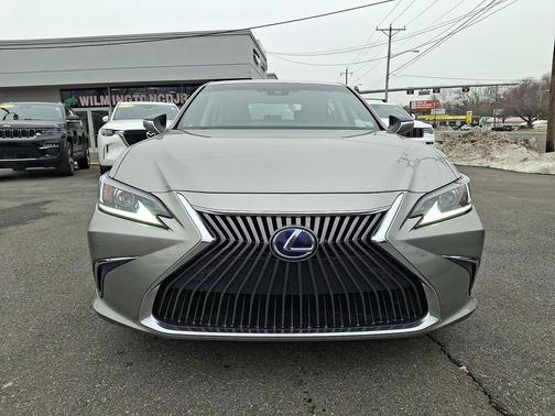 2020 Lexus ES 300h Base