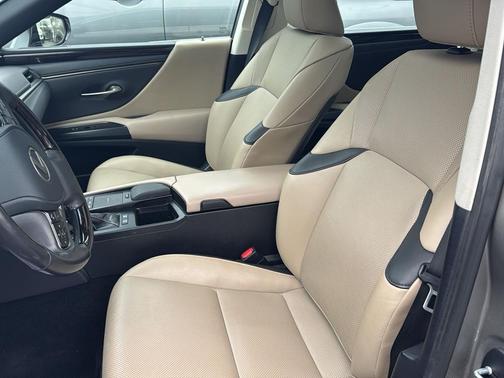 2020 Lexus ES 300h Base