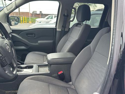 Super Black 2022 Nissan Frontier S