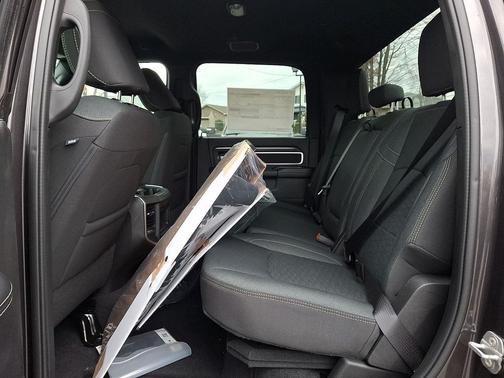 2026 RAM 3500 Big Horn Crew Cab 4x4 8' Box