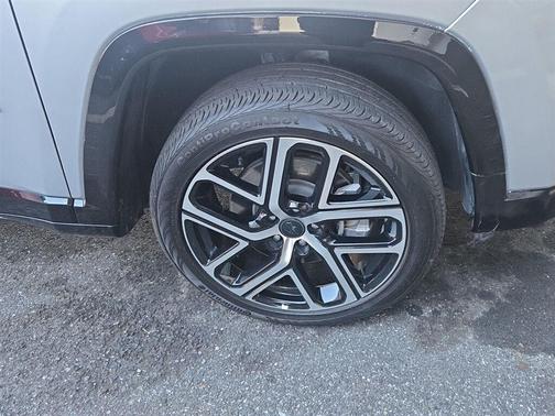 Silver Zynith Metallic Clearcoat 2025 Jeep Compass Limited