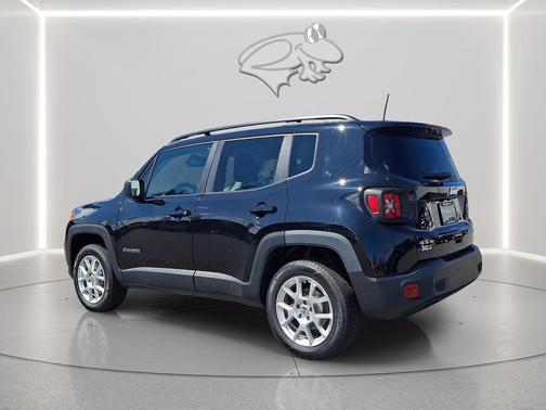Black Clearcoat 2022 Jeep Renegade Latitude
