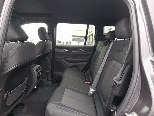 2026 Jeep Grand Cherokee Altitude