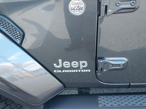 2022 Jeep Gladiator Overland