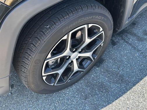 Diamond Black Crystal Pearlcoat 2024 Jeep Compass Limited