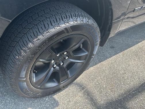 Diamond Black Crystal Pearlcoat 2020 RAM 1500 Big Horn/Lone Star