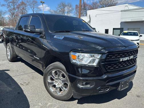 Diamond Black Crystal Pearlcoat 2024 RAM 1500 Big Horn/Lone Star