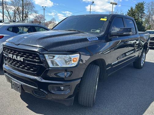 Diamond Black Crystal Pearlcoat 2024 RAM 1500 Big Horn/Lone Star