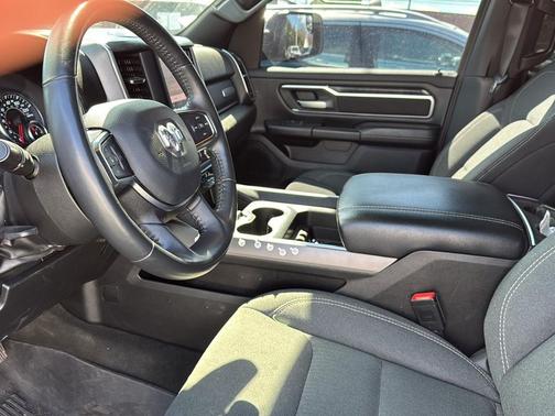 Diamond Black Crystal Pearlcoat 2024 RAM 1500 Big Horn/Lone Star