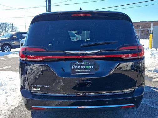 2025 Chrysler Pacifica L