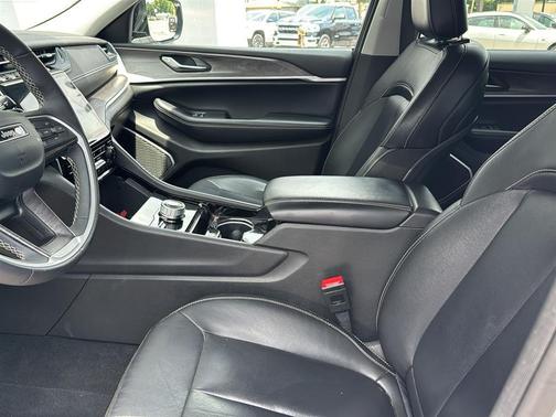 Bright White Clearcoat 2023 Jeep Grand Cherokee L Limited