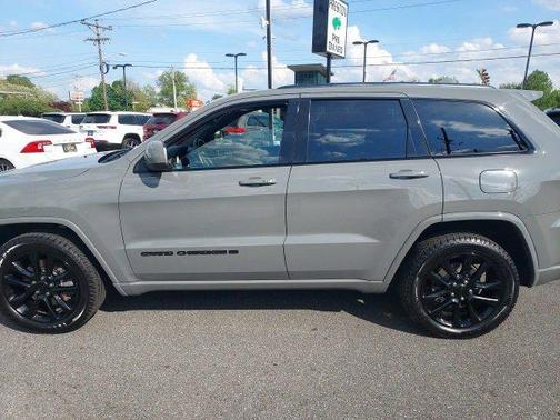 2022 Jeep Grand Cherokee Laredo
