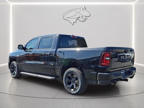 Diamond Black Crystal Pearlcoat 2026 RAM 1500 Express