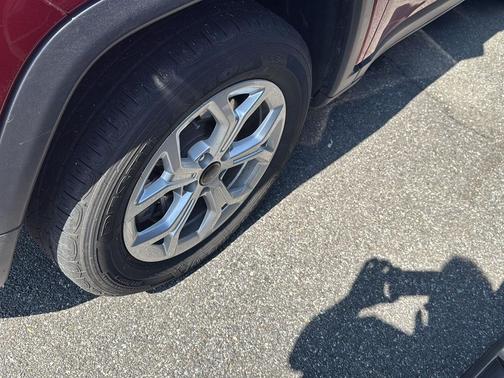 Red Hot Pearlcoat 2025 Jeep Compass Latitude