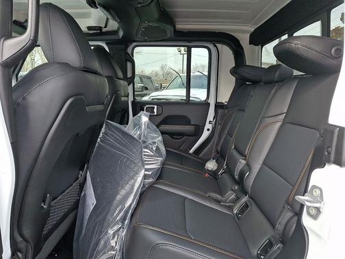 2026 Jeep Gladiator Sahara 4x4