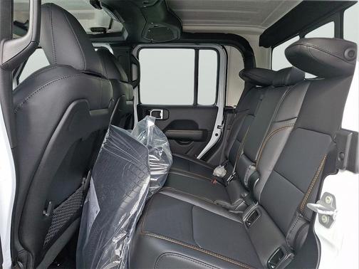 2026 Jeep Gladiator Sahara 4x4