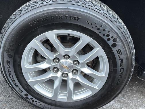 2023 Chevrolet Suburban LT