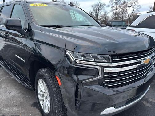 2023 Chevrolet Suburban LT