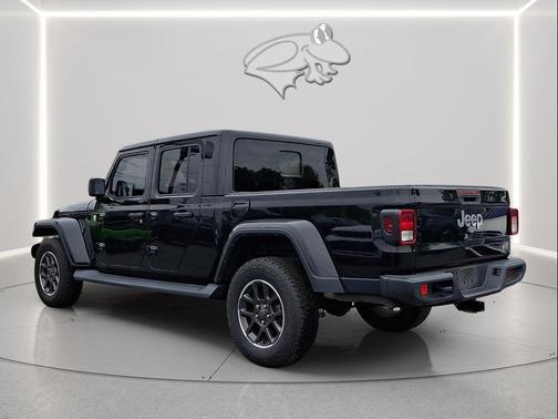 Black Clearcoat 2021 Jeep Gladiator Overland