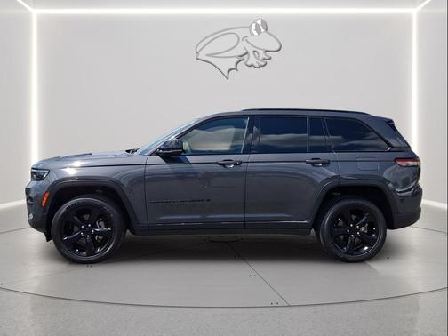Baltic Gray Metallic Clearcoat 2023 Jeep Grand Cherokee Altitude