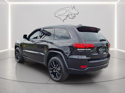 Diamond Black Crystal Pearlcoat 2018 Jeep Grand Cherokee Altitude