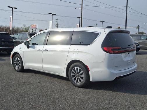 2025 Chrysler Pacifica Hybrid Select