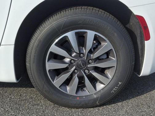 2025 Chrysler Pacifica Hybrid Select