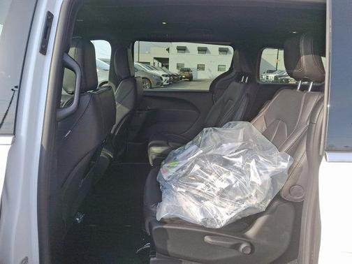 2025 Chrysler Pacifica Hybrid Select