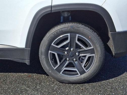 2026 Jeep Cherokee Laredo 4x4