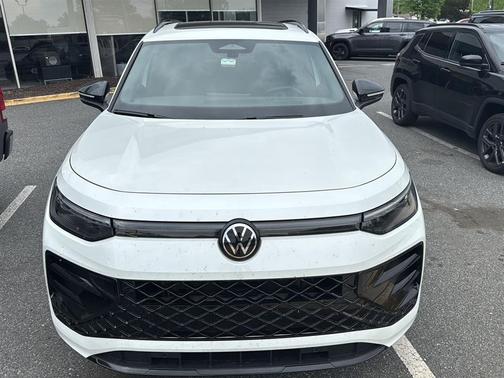 Opal White Pearl 2025 Volkswagen Tiguan 2.0T SE R-Line Black 4MOTION
