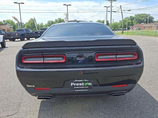 Pitch Black Clearcoat 2023 Dodge Challenger R/T
