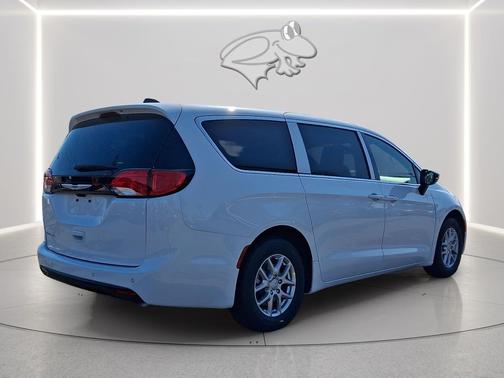 2026 Chrysler Voyager LX