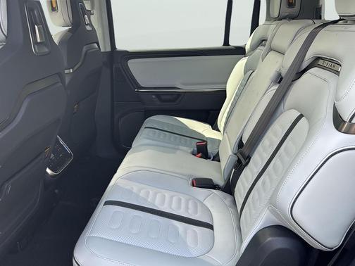 2025 Rivian R1S Adventure Dual Motor Standard Pack