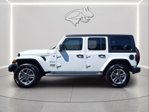 Bright White Clearcoat 2019 Jeep Wrangler Unlimited Sahara