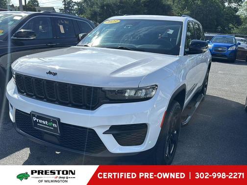Bright White Clearcoat 2023 Jeep Grand Cherokee Altitude