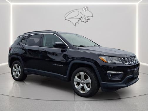 Diamond Black Crystal Pearlcoat 2018 Jeep Compass Latitude