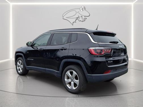 Diamond Black Crystal Pearlcoat 2018 Jeep Compass Latitude