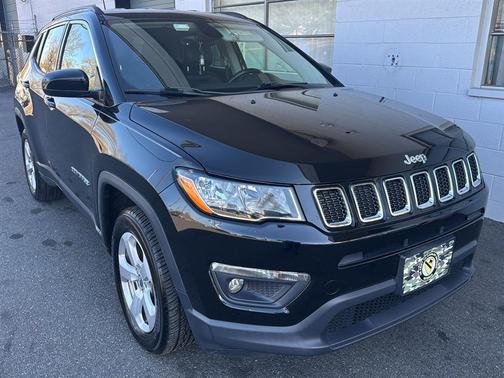 Diamond Black Crystal Pearlcoat 2018 Jeep Compass Latitude